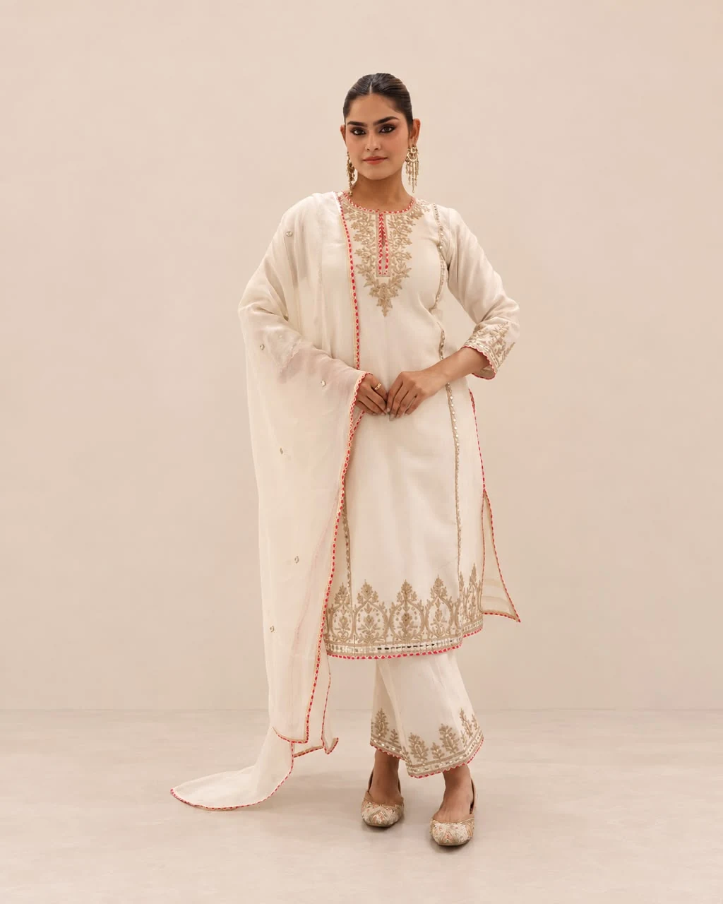 Ivory KIA’S festive set